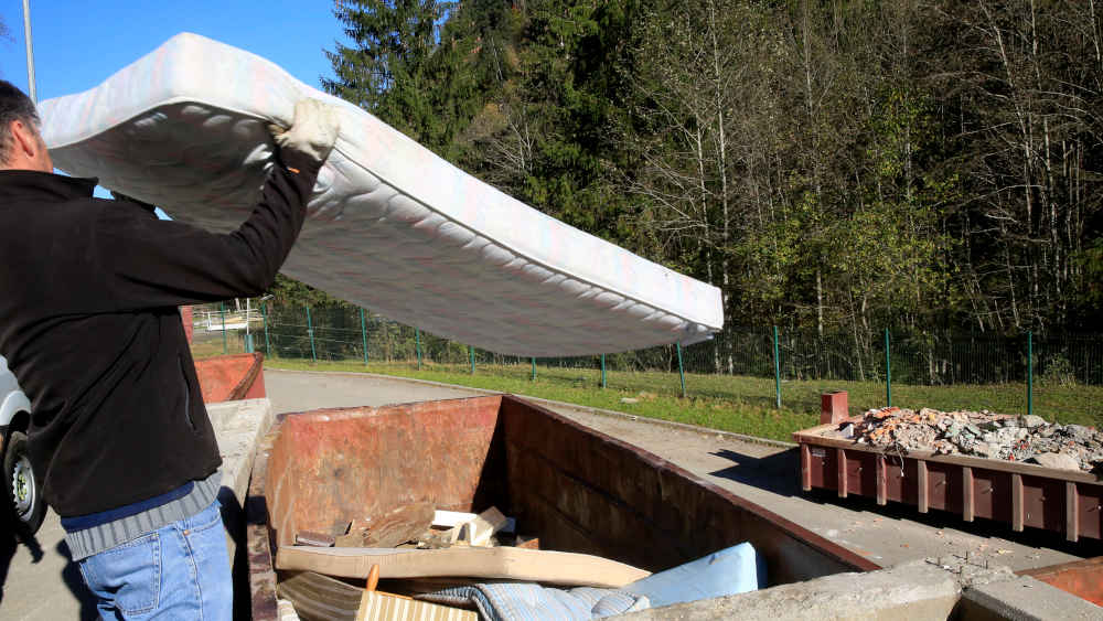 Altmatratzen landen häufig im Müllverbrennungsanlagen und werden nicht recycelt