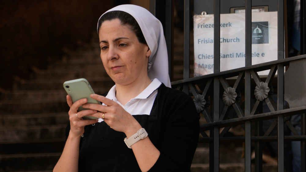 Auf kreative Art und Weise wurde Papst Leo XIV. zum Internetphänomen (Symbolbild)