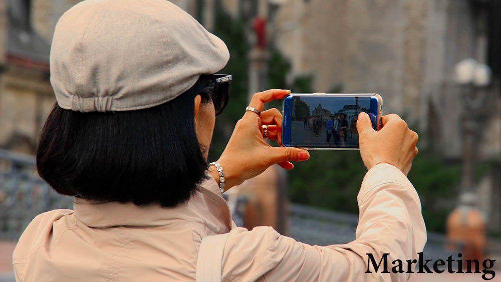 Image - Pilgern: Bereichert Fotografie den Glauben oder lenkt sie vom Wesentlichen ab?