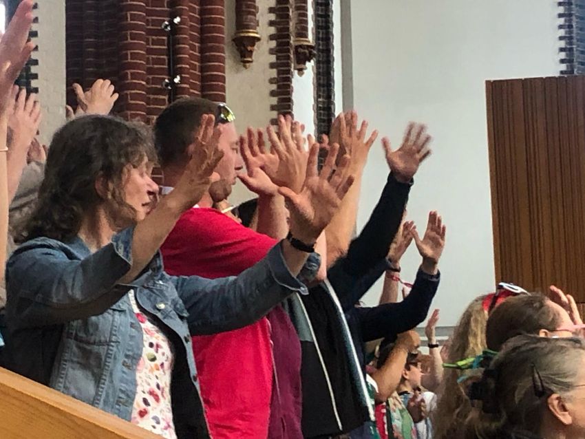 Morgens um 8 steht beim Sing-Marathon Gebärdensingen auf dem Programm.