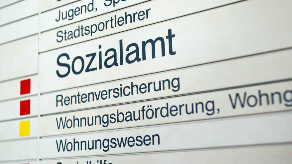 Kritik an Bearbeitungszeiten für "Hilfe zur Pflege" bei den Sozialämtern wächst (Symbolbild)
