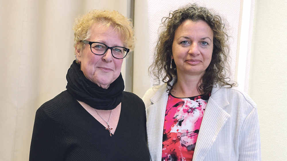 Tonia Bothe (li.) und Adipositas-Chirurgin Elena Junghans im Bremer Diakonie-Krankenhaus