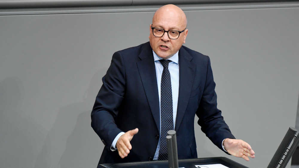 Das Kirchenasyl sieht der Innenpolitische Sprecher der CDU/CSU-Bundestagsfraktion, Alexander Throm, kritisch