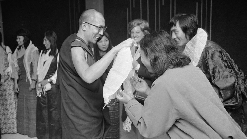Der Dalai Lama besucht im Oktober 1973 Holland