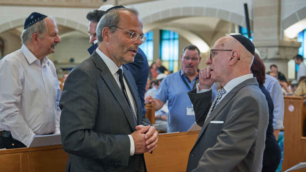 Der Antisemitismusbeauftragte der Bundesregierung, Felix Klein (links), im Gespräch mit dem Vizepräsident des Zentralrats der Juden in Deutschland