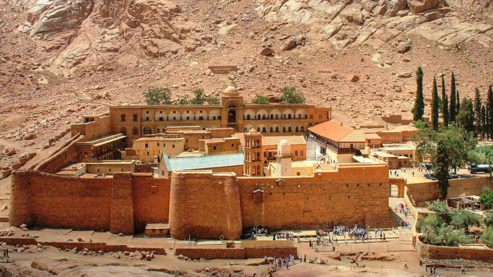 Das Katarinenkloster liegt auf rund 1.500 Meter Höhe am Fuß des Mosesbergs (Dschebel Musa)
