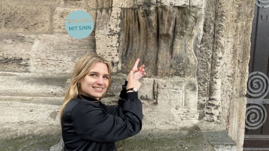 Hat hier wirklich ein Löwe am Braunschweiger Dom seine Kratzspuren hinterlassen? Das fragt sich Redakteurin Marieke Lohse
