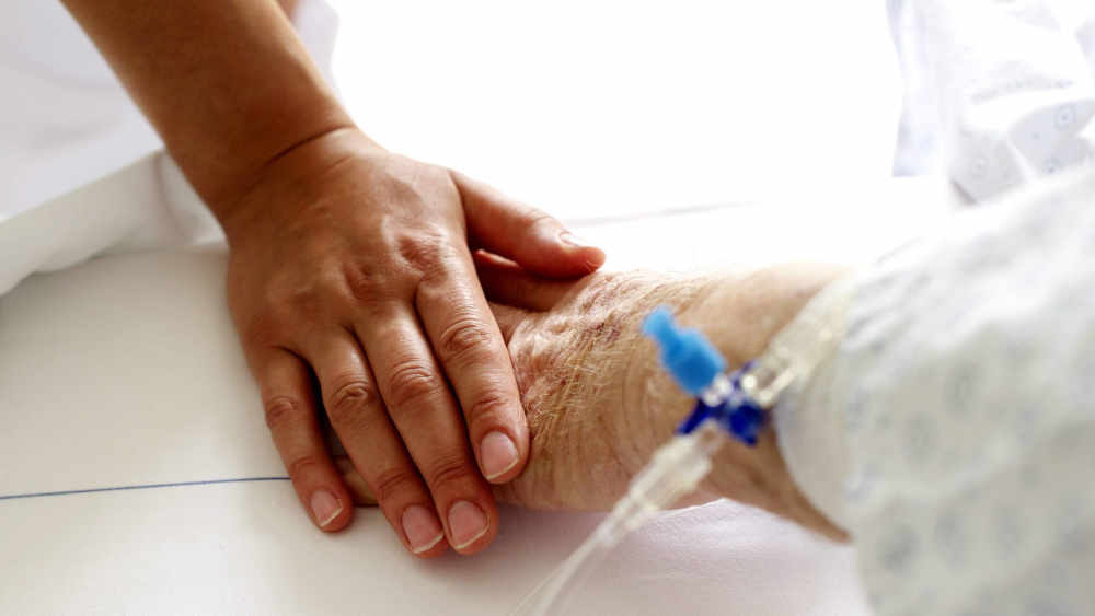 Autorin und Ärztin dringt auf Regelung von Suizidassistenz