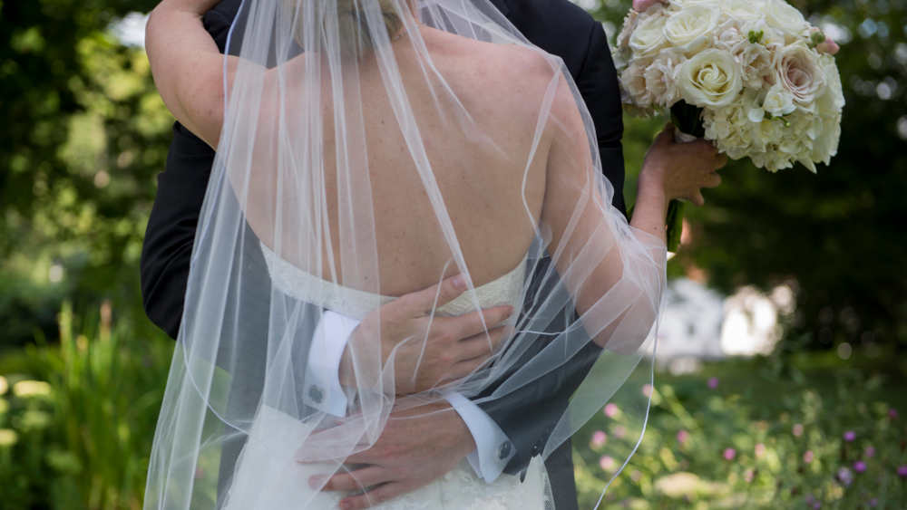 Spontantrauungen und Segnungen: In der Hoffnungskirche Berlin-Pankow können Paare am Samstag unter freiem Himmel oder im Altarraum heiraten
