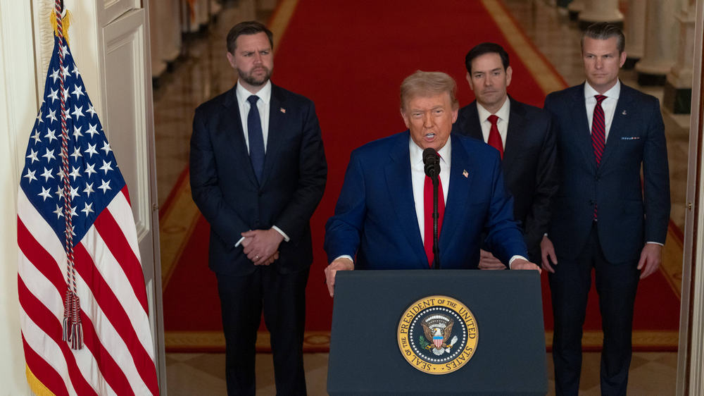 Flankiert von drei katholischen Ministern hält Donald Trump eine Rede an die Nation – mit vielen religiösen Andeutungen