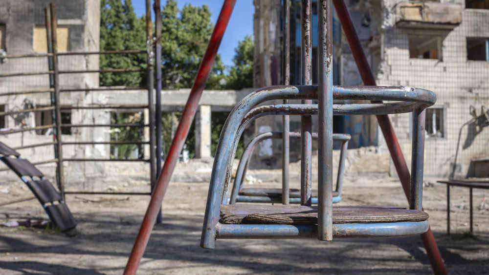 Durch russische Angriffe zerstörte Häuserfassen im Stadtteil Solomjanska in Kiew