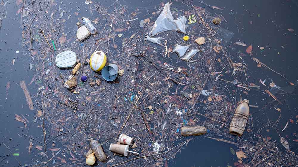 In der Kosmovision der peruanischen Kukama wird ein Fluss als verletzlich empfunden und leidet zum Beispiel unter Plastikmüll 