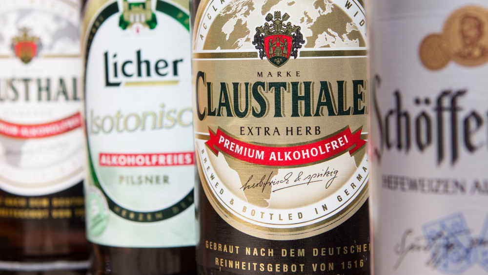 Sie sehen aus wie Bier und schmecken auch so. Der Unterschied: Auf ihren Etiketten steht alkoholfrei