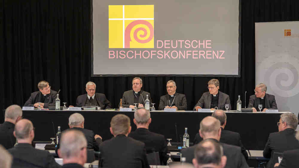 Wegen weniger Mitglieder in der katholischen Kirche müssen bis 2027 rund acht Millionen Euro im Haushalt eingespart werden