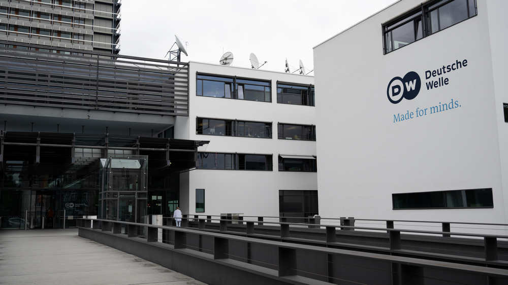 Mitarbeitende werfen der Deutschen Welle, hier die Zentrale in Bonn, einseitige Berichterstattung im Nahost-Konflikt vor