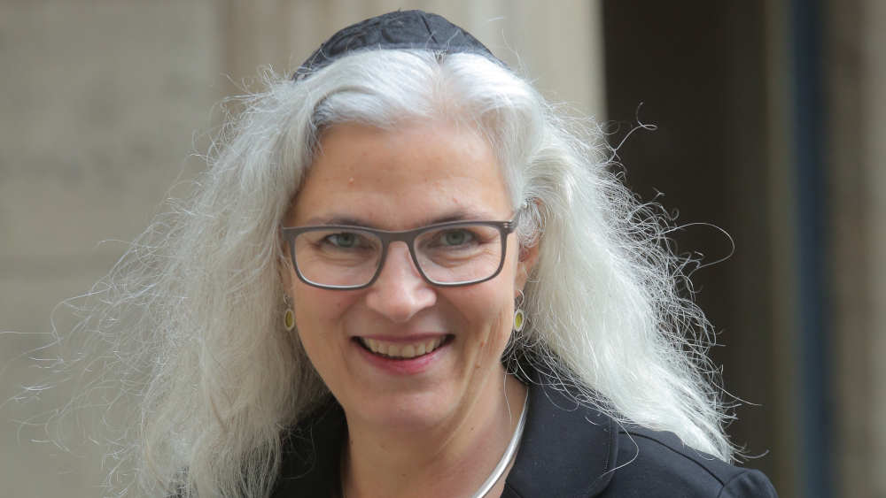 Elisa Klapheck leitet in Frankfurt den Egalitären Minjan, eine liberale Synagogengemeinschaft, in der Frauen und Männer gleichberechtigt im Gottesdienst mitwirken