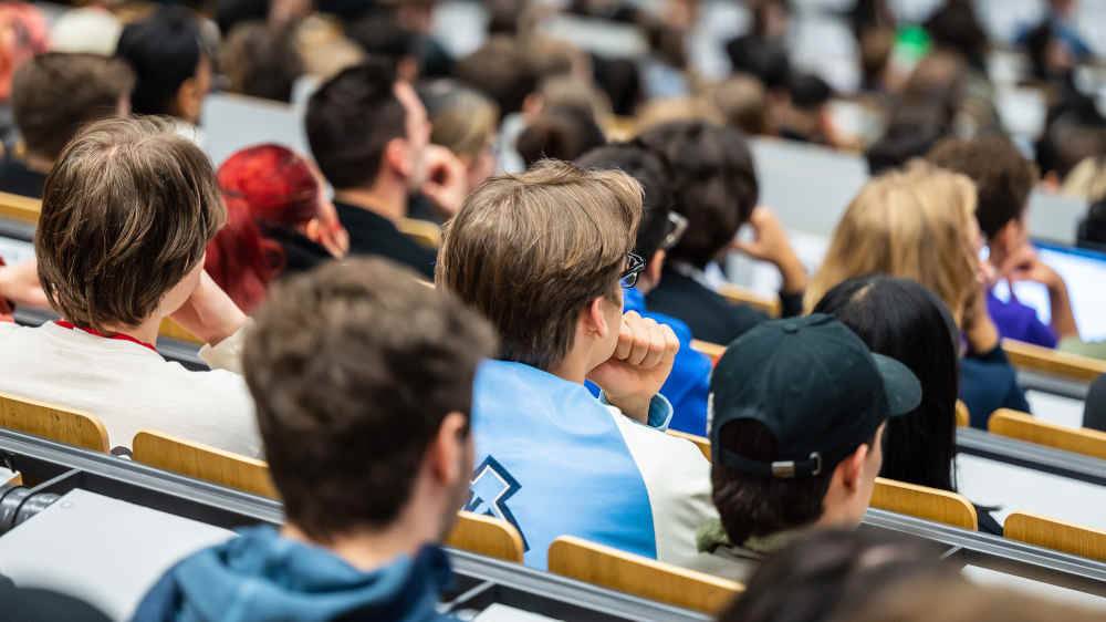  Erstsemester im Hörsaal der Universität Duisburg-Essen (Archivbild)
