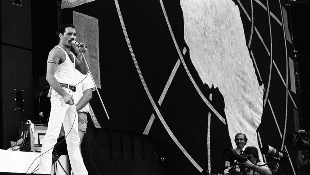 „Live Aid“ wurde zu einem Meilenstein: „Queen“ mit ihrem im weißen Muskelshirt tanzenden Sänger Freddie Mercury lieferten das bis heute vielleicht beste Rockkonzert.