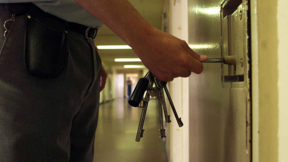 Schließer in der Justizvollzugsanstalt Tegel (Berlin)