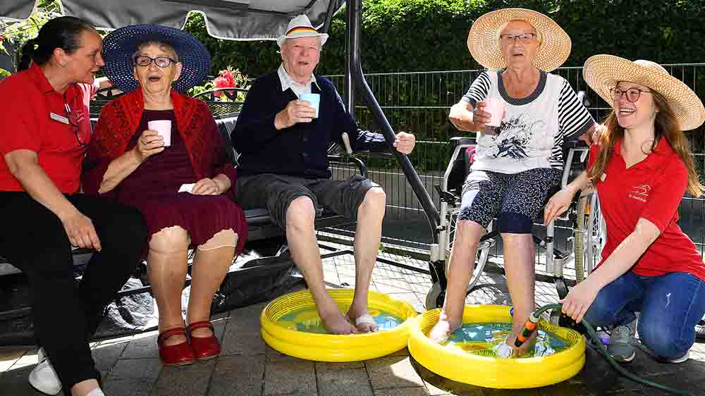 Ein Seniorenheim sorgt bei Hitze für Abkühlung seiner Bewohner