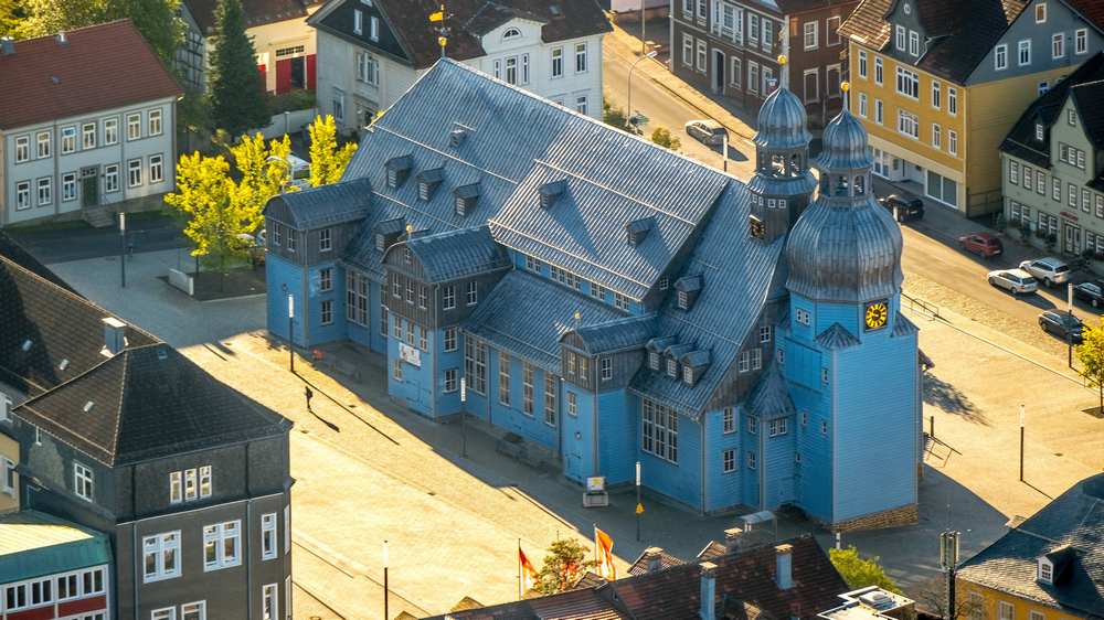 In der größten Holzkirche Deutschlands in Clausthal-Zellerfeld hat es gebrannt (Archiv)