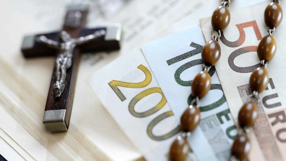 Der Zulauf zu den Kirchen würde sich laut Umfrage auch ohne Kirchensteuer nicht erhöhen (Symbolbild)