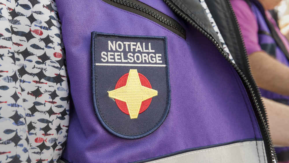 Bischof Georg Bätzing dankt allen Seelsorgern für ihre Arbeit nach dem schweren Zugunglück in Baden-Württemberg (Archivbild)