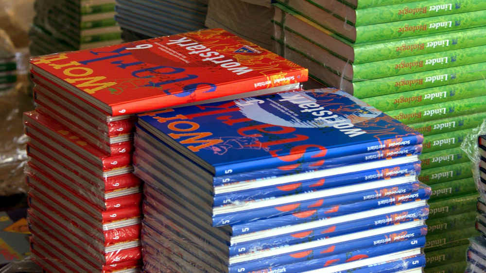 Für Schulbücher müssen Eltern deutlich mehr bezahlen