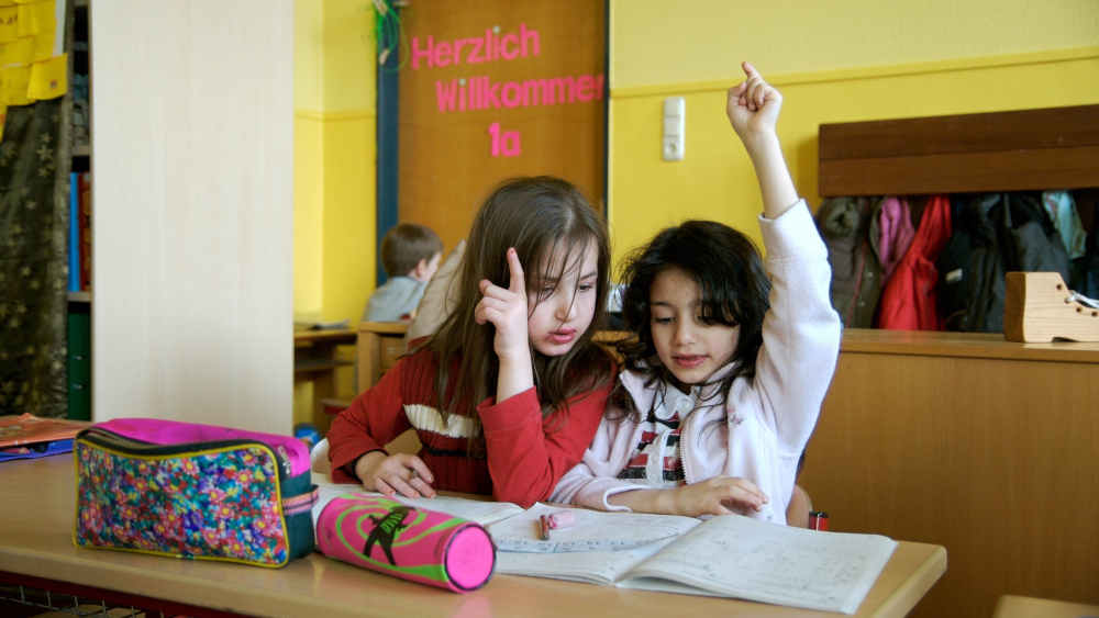 Lehrerpräsident Düll hält nichts vom Prien-Vorschlag einer Migrationsobergrenze an Schulen