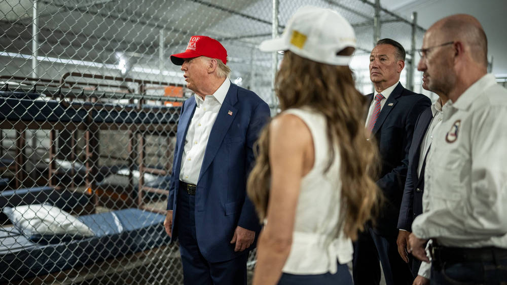 US-Präsident Donald Trump besucht vor der Eröffnung ein Abschiebegefängnis in Florida mit dem Spitznamen "Alligator Alcatraz"