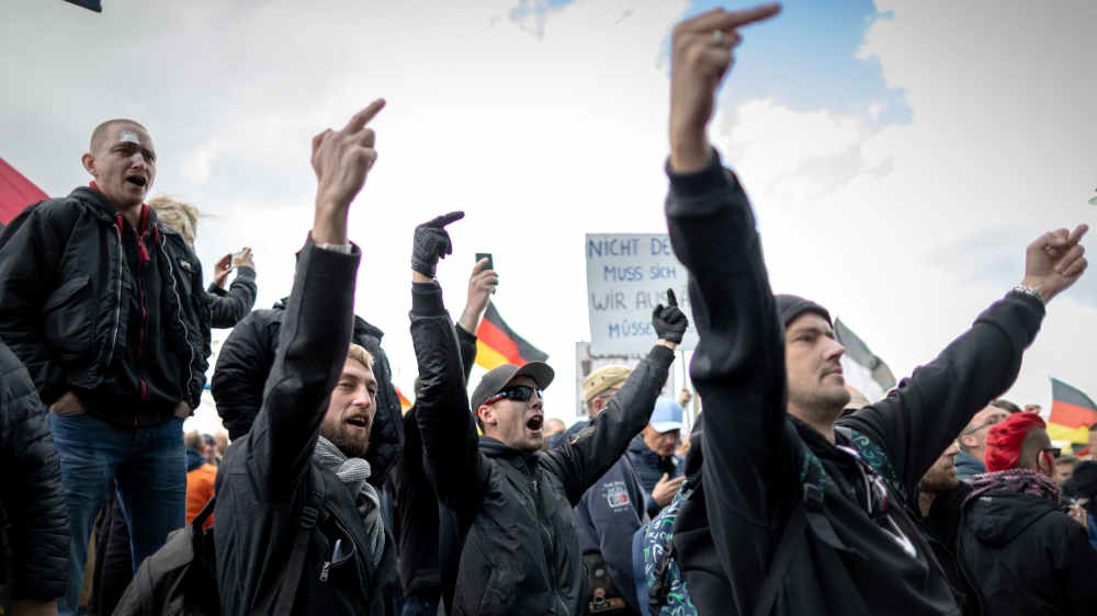 Demo von Rechtspopulisten und Rechtsextremen in Berlin unter dem Motto "Wir für Deutschland gegen die Flüchtlingspolitik" (Archivbild)