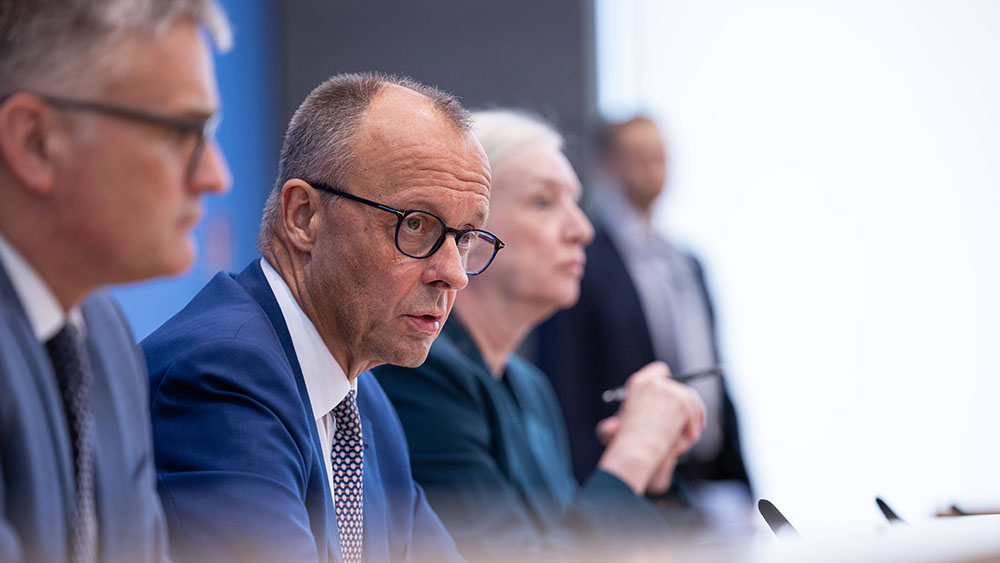 Bundeskanzler Friedrich Merz (CDU) spricht bei seiner ersten Sommer-Pressekonferenz