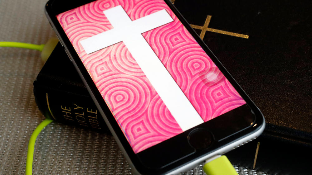 Digital und gedruckt: Bei der Bibel ist beides möglich