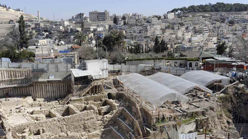 In der Davidstadt südlich der Jerusalemer Altstadt haben Archäologen den Damm entdeckt (Archiv)