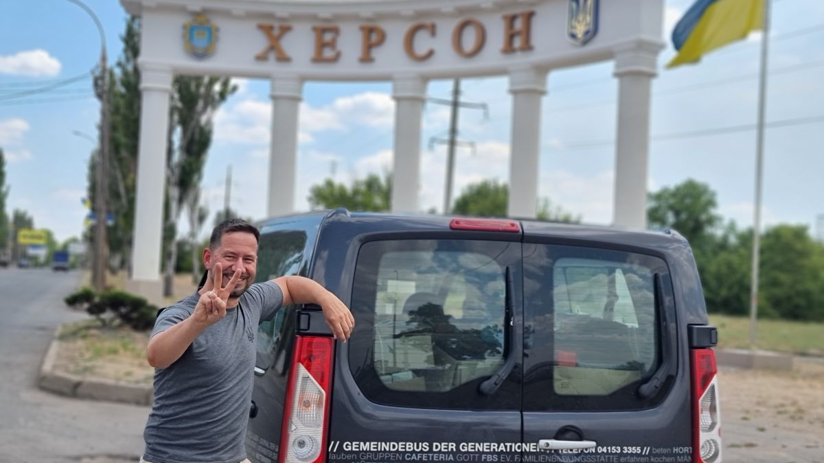 Image - Mit Feuerlöschern in den Krieg – ein Ukrainebesuch