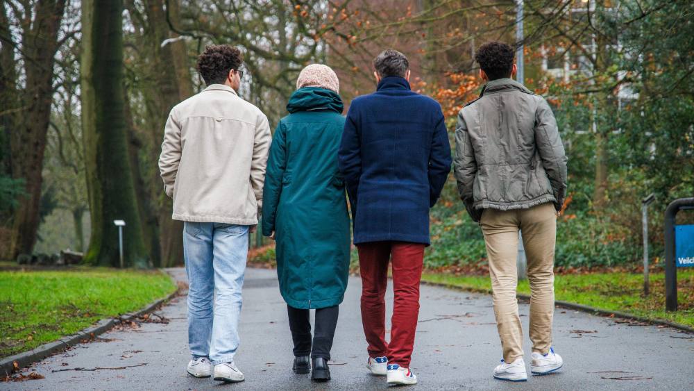 Zuhel und Lujain Ghnim, mit ihren beiden Söhnen, sind Ex-Kanzlerin Merkel und vielen in Deutschland dankbar