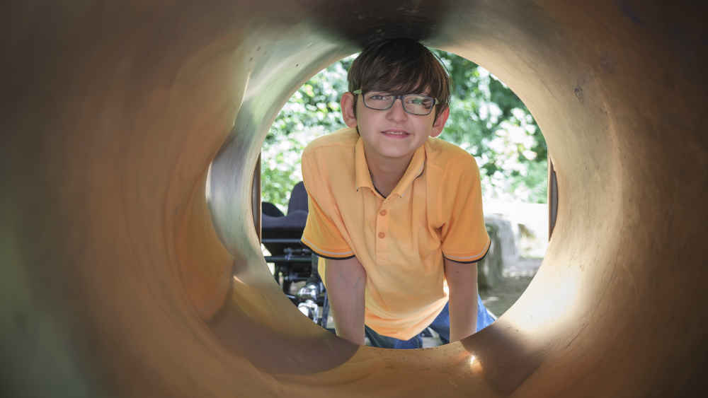 Metin wurde mit einem offenen Rücken geboren und musste schon vier Mal operiert werden