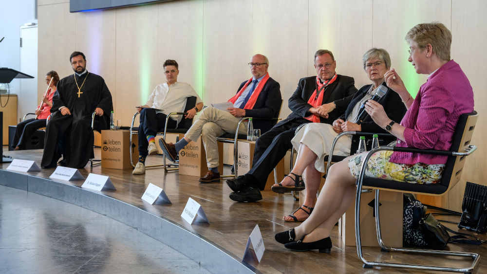Diskussion mit Myriam Wijlens (rechts) über den Synodalen Weg am Katholikentag (Archivbild)