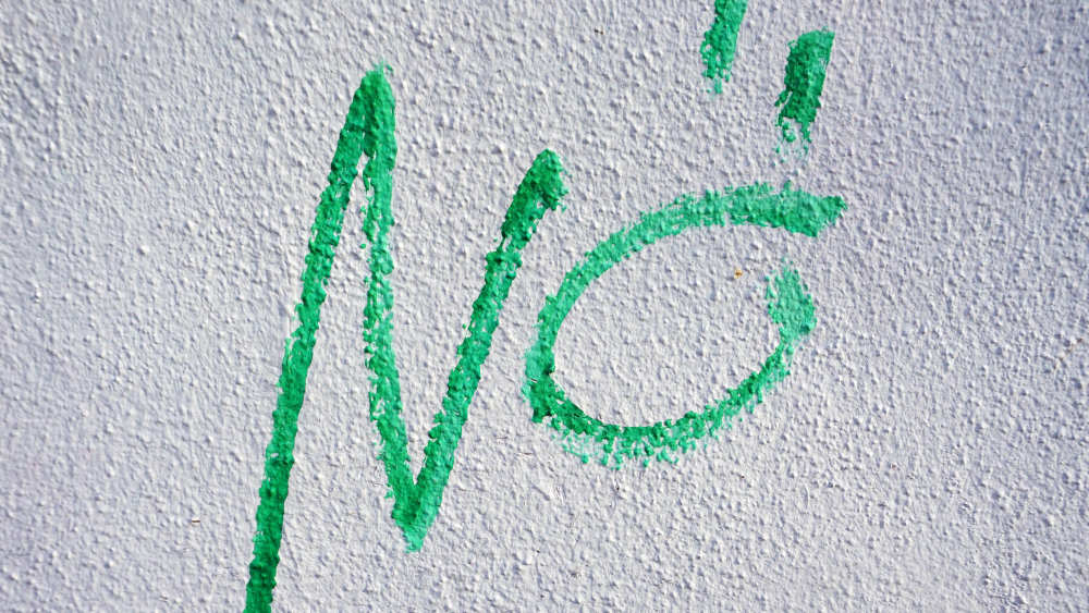 Wer ständig o.k. sagt, ist irgendwann k.o. - davor warnt Maike Schöfer. Vor allem Frauen passiere das häufig