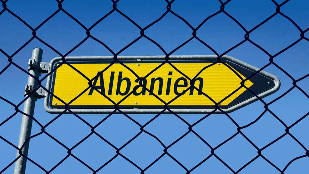 Die Auslagerung des Asylverfahrens nach Albanien ist rechtlich hochumstritten (Symbolbild)