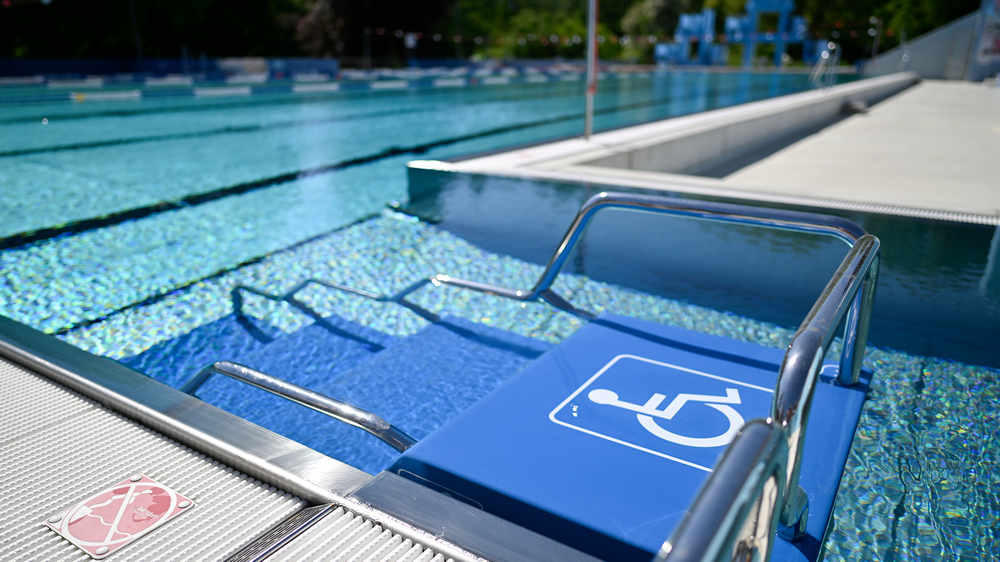 Mehr barrierefreie Sportstätten – wie dieses Schwimmbad in Velbert (Nordrhein-Westfalen) – fordert der Behindertensportverband