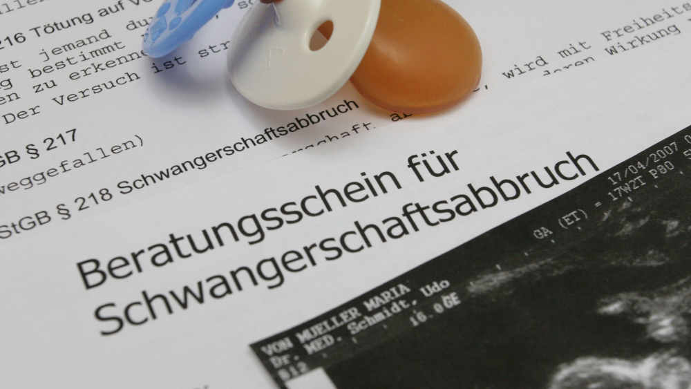 Ethiker Hartmut Kreß fordert im Streit um ein Abtreibungsverbot eine Debatte über kirchliches Selbstverwaltungsrecht (Symbolbild)