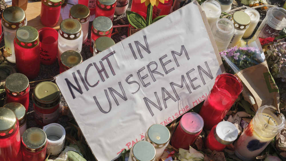 Große Anteilnahme der Bevölkerung nach dem Solingen-Attentat an der Gedenkstätte (Archivbild)