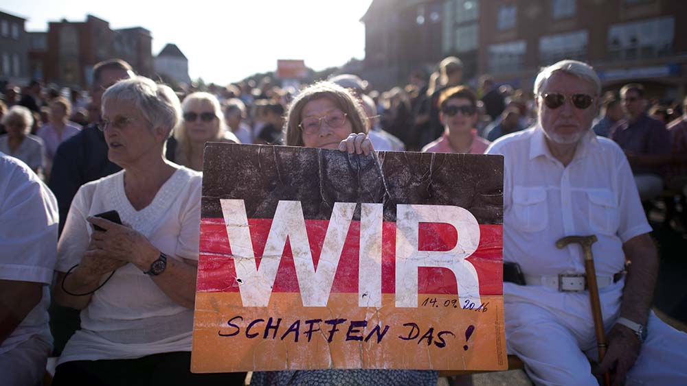 Zehn Jahre nach Angela Merkels „Wir schaffen das!“ zieht Bernhard Fricke, ehemaliger Flüchtlingspfarrer in Potsdam, Bilanz über Willkommenskultur und aktuelle Herausforderungen