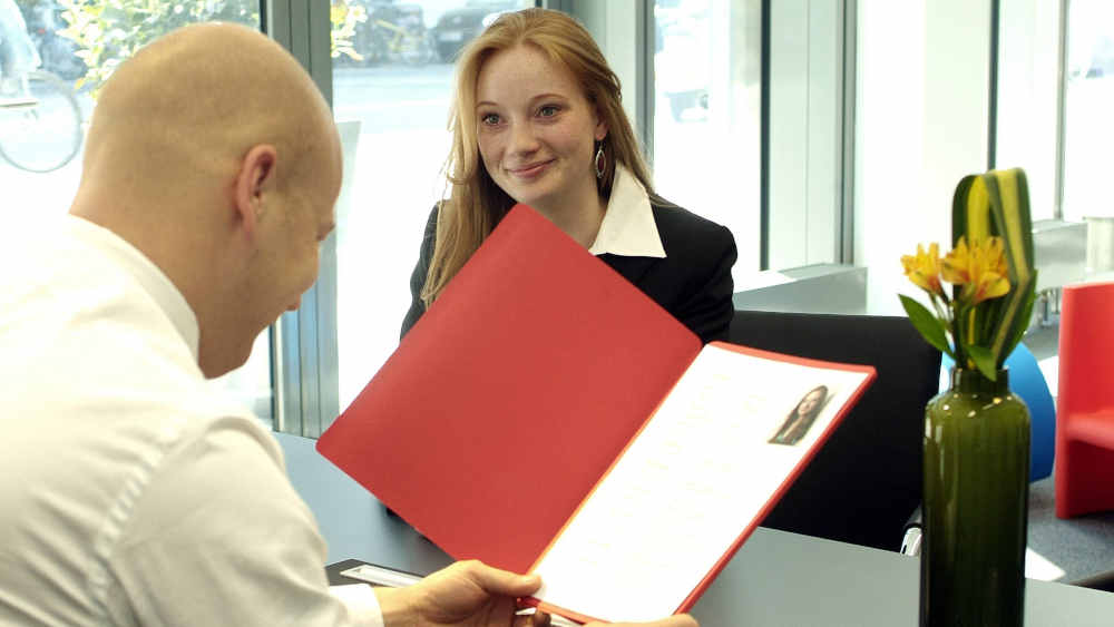 Unternehmen sollen Ausbildung für junge Bewerber transparenter gestalten (Symbolbild)