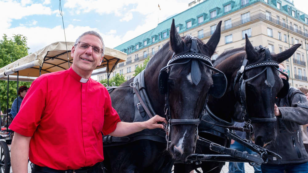 Pfarrer Helmut Kautz hat den Friedenstreck organisiert
