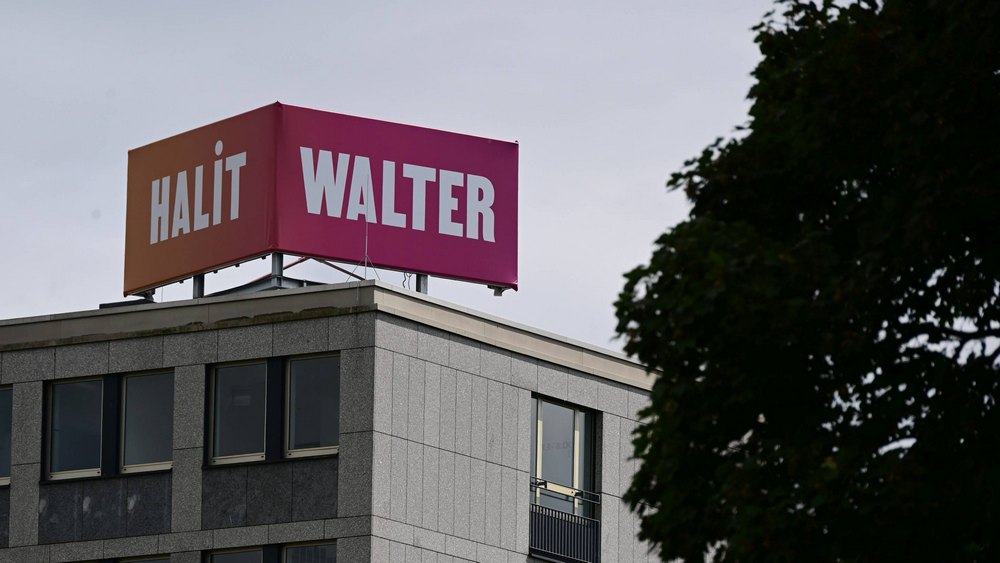 Das Denkmal erinnert an die von Rechtsextremisten ermordeten Walter Lübcke und Halit Yozgat