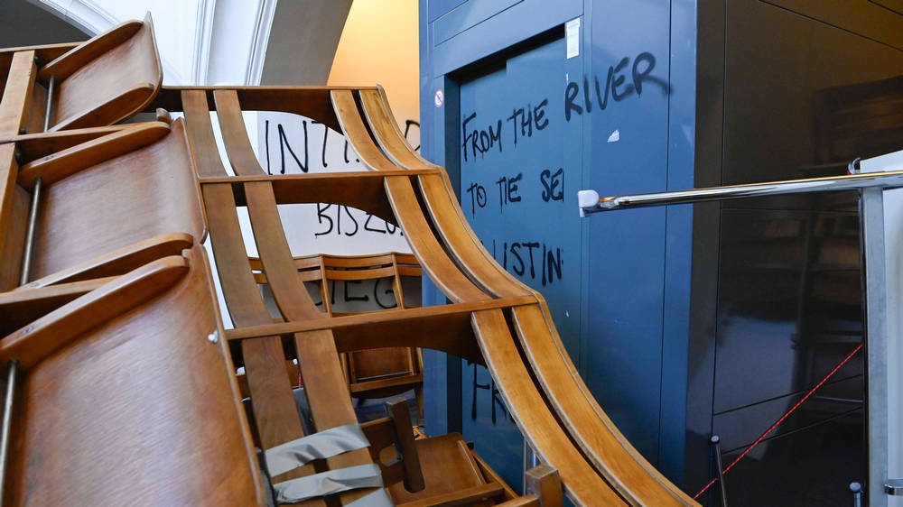 Mit antisemitischen Parolen und Verwüstungen von Räumen hat die Humboldt-Uni zu kämpfen