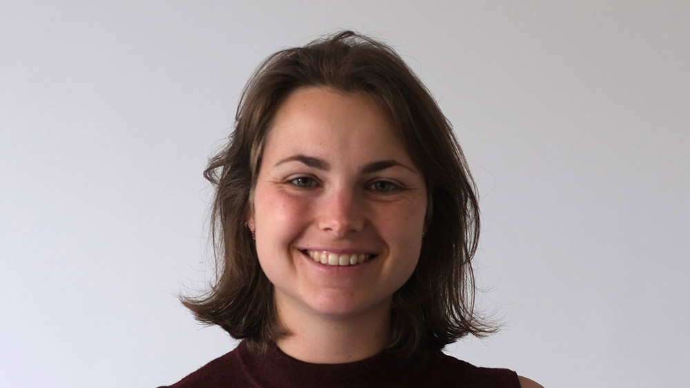 Julia Ramackers arbeitet im Umwelt- und Klimaschutzbüro im Ökumenewerk der Nordkirche und koordiniert die Aktion ÖkoFaire Einrichtung.