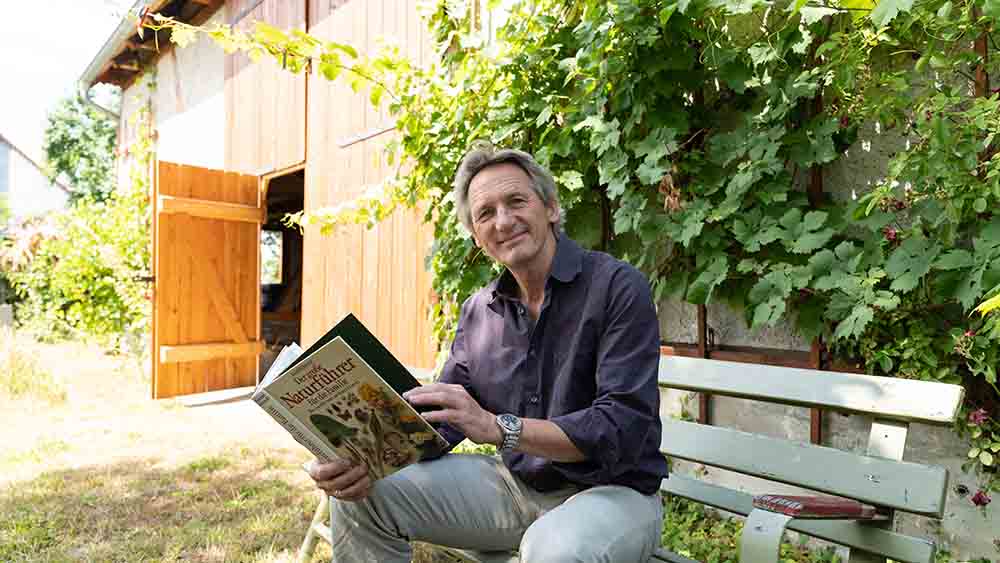 Lutz Naschke in seinem Gartenprojekt ‚Arche N‘, das in Guben für Klimaschutz und Schöpfungsbewahrung wirbt